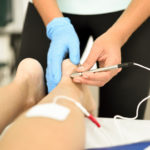 Eletroestimulação uso de eletricidade para curar lesões bh mulher