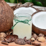 Óleo de coco saiba os benefícios do alimento para sua saúde e rotina BH Mulher